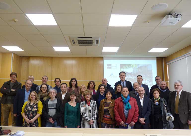 Profesores y estudiantes del Centro de UNED Pamplona presentan sus proyectos de investigación
