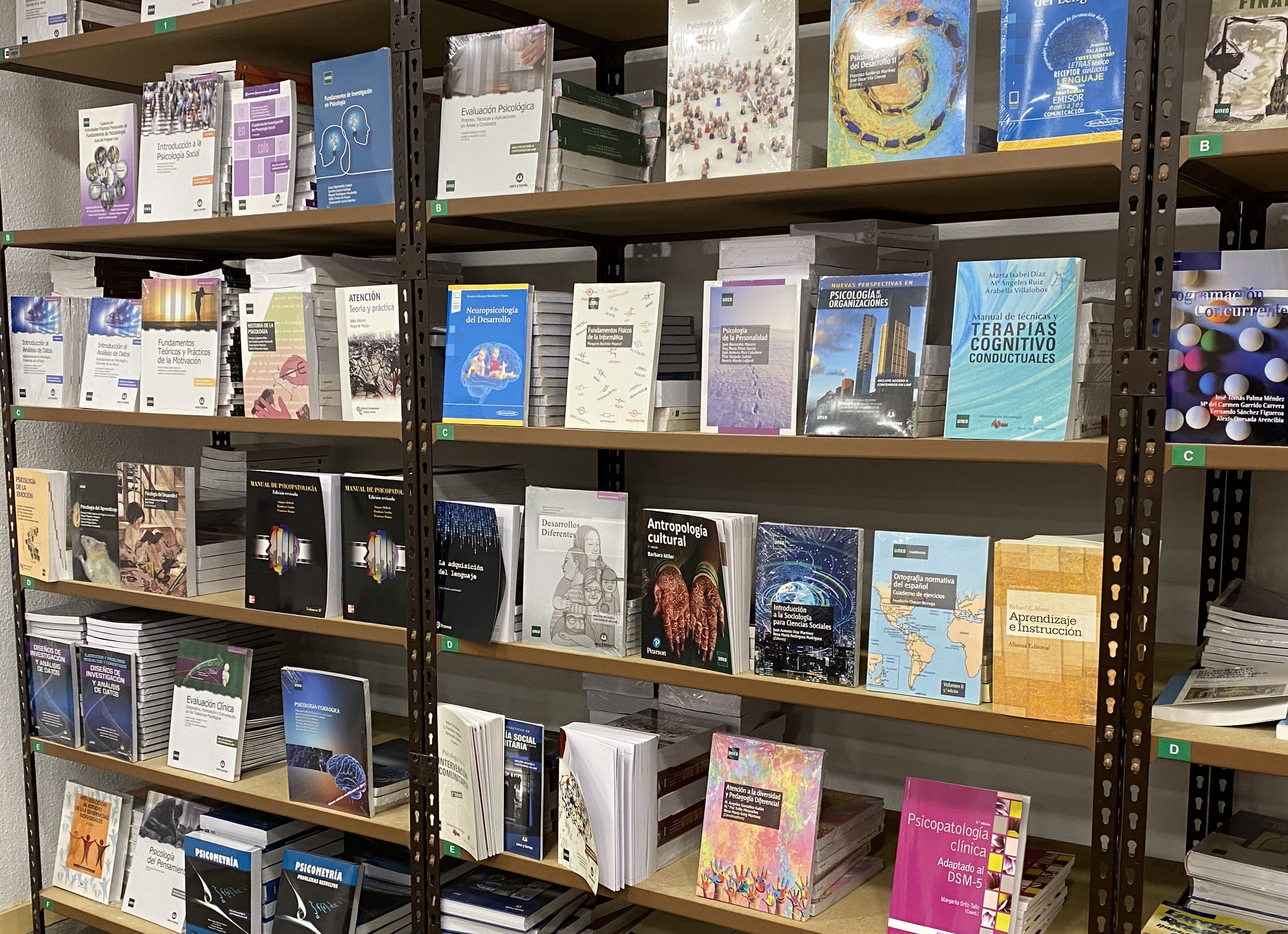 Disponibles en la librería de UNED Pamplona todos los libros del segundo semestre 