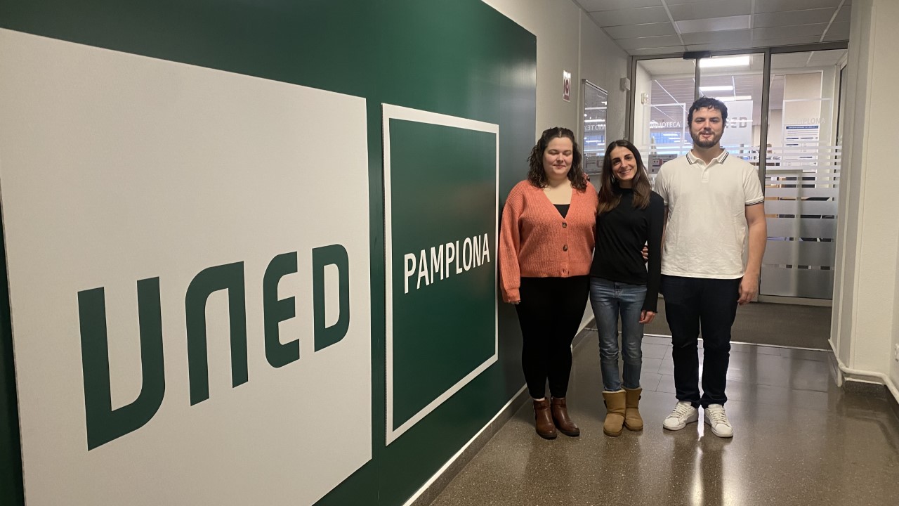 Tres estudiantes de UNED Pamplona, reconocidos con el premio compañero mentor